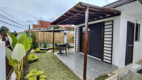 Auf dem Foto ist das Objekt Charming home with lush garden in Buhangin Davao City in der Stadt Cabantian zu sehen.