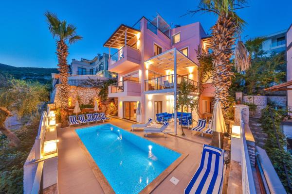写真にはカシュ市にあるVilla Jibreelが写っています。