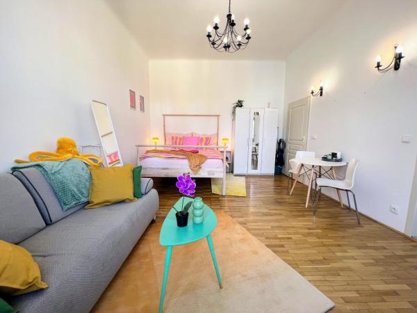 Beautiful & peaceful apartment with cute balcony, Praga