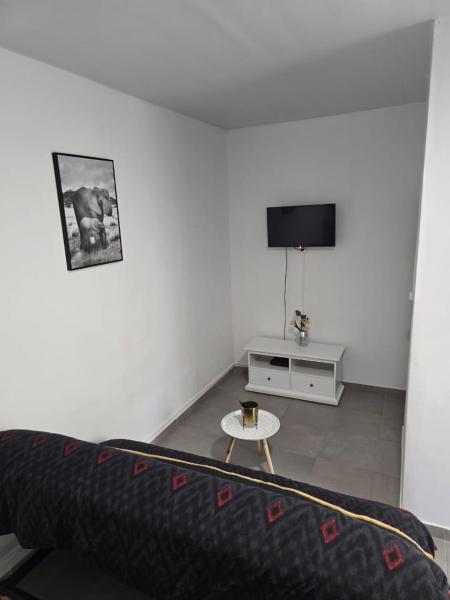 A la foto es mostra l'objecte Studio meublé 9 situat a la ciutat de Caiena.