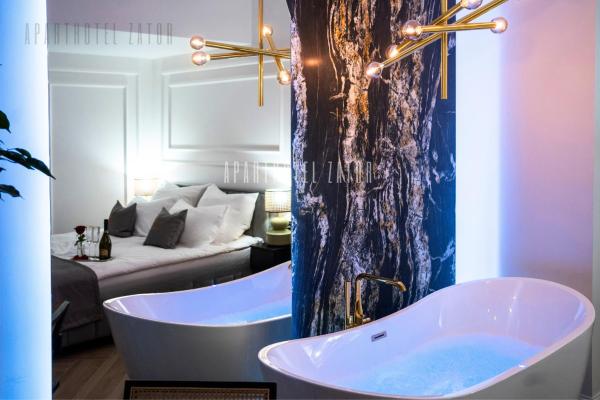 A la foto es mostra l'objecte Aparthotel ZATOR Glam 52 jacuzzi situat a la ciutat de Zator.