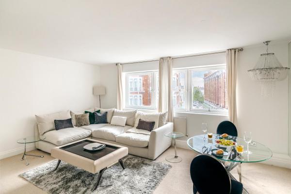 Knightsbridge Chic 1BR Beside Harrods with Netflix, London