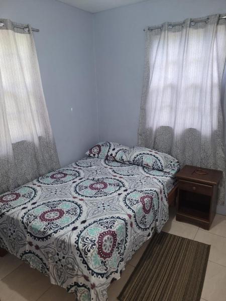 J and N cozy quarters, Roseau