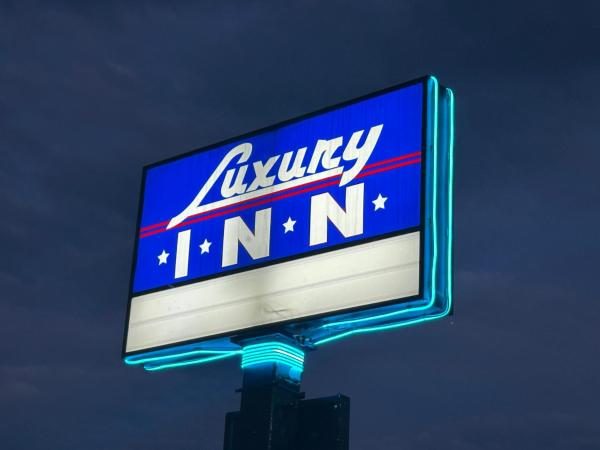 Auf dem Foto ist das Objekt Luxury Inn in der Stadt Cheyenne zu sehen.