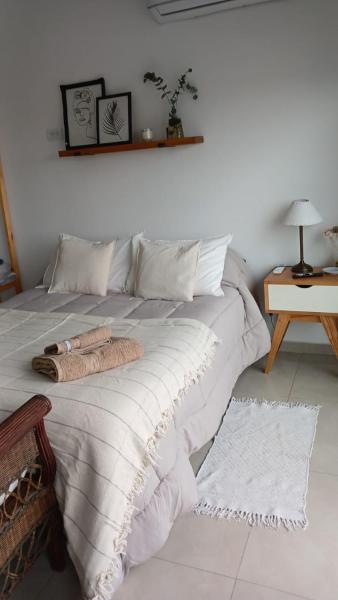 The photo shows the Hermoso monombiente luminoso y moderno con una excelente ubicación located in the city of Chivilcoy.