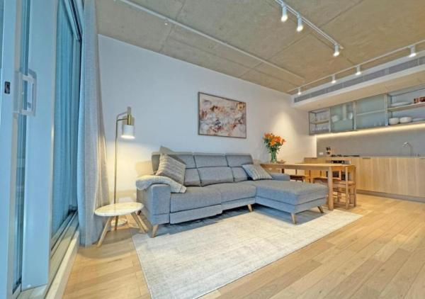 På billedet ses objektet Luxury Apart in Trendy Brunswick beliggende i byen Brunswick.