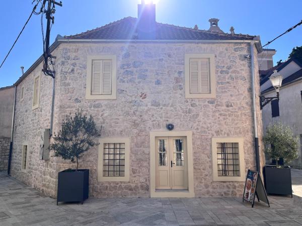 A la foto es mostra l'objecte Tri Srca 1 - De Luxe 1 situat a la ciutat de Trebinje.