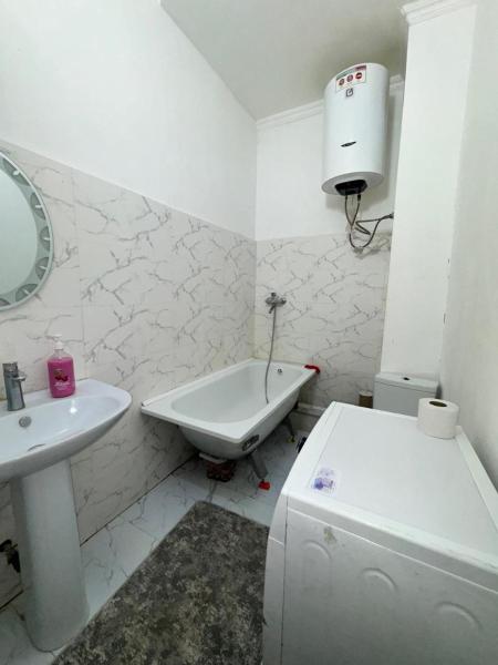 На фото показан объект Пугачева 17, расположенный в городе Qarasū.