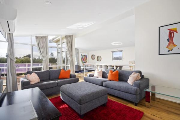 På bilden syns objektet Coastal Beach Home - 50m to Beach - Pet Friendly som ligger i staden Frankston.