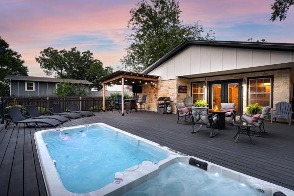 Mimosa Pool Haus - Hot Tub Pool & Fire Pit - Fredericksburg, TX