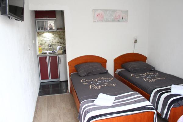 Na fotografii je vidět objekt Apartman Mima nacházející se ve městě Dračevo.