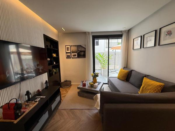 Central Luxury Apartment with Fast Fiber WiFi, Terrace & Free Parking in Casablanca Close To KFC MCDO & School Group La Résidence Boulevard 2 Mars, Casablanca