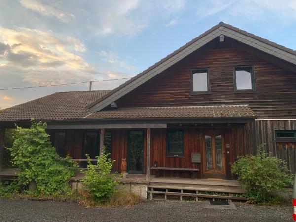 照片显示了位于Kradenbach市的Ferienhaus Forsthaus am Feuerbach物件。