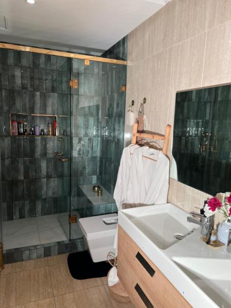 På billedet ses objektet Logement 5 etoiles avec piscine et jardin privée à rabat hay riad beliggende i byen Rabat.