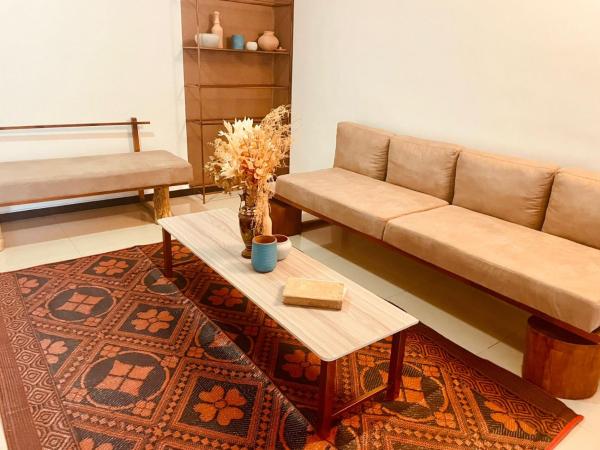 Nella foto è visibile l'oggetto Bees Airport Hotel situato nella città di Katunayake.