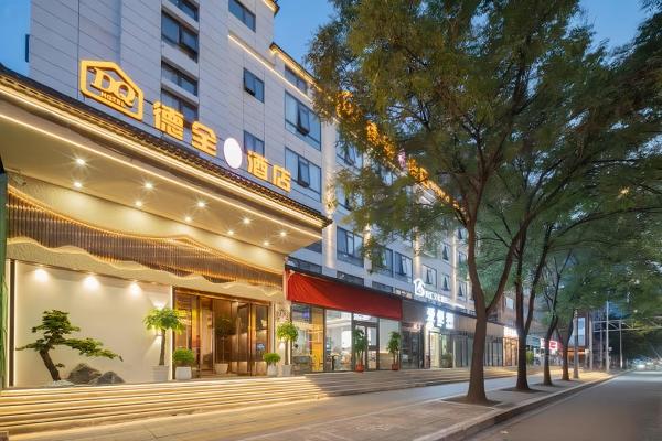 A la foto es mostra l'objecte Dequan Guoyue Hotel, near Asian Games Village and National Stadium situat a la ciutat de Pequín.