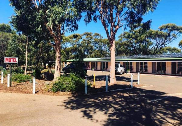 The photo shows the Corrigin Windmill Motel located in the city of Yealering.