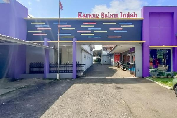 Στη φωτογραφία φαίνεται το αντικείμενο Hotel Karangsalam Indah Near Stasiun Purwokerto Mitra RedDoorz που βρίσκεται στην πόλη Purwokerto.