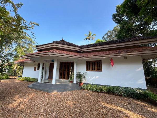 A la foto es mostra l'objecte Puthenveettil situat a la ciutat de Kottayam.