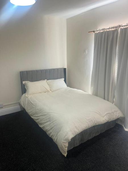 På billedet ses objektet double room in walsall beliggende i byen Bescot.