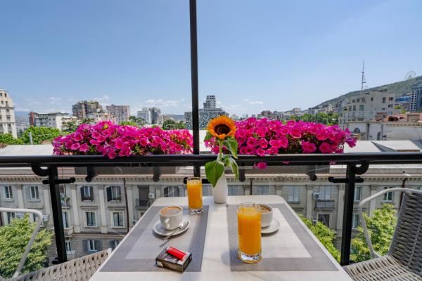 Adam & Eve, Tbilisi