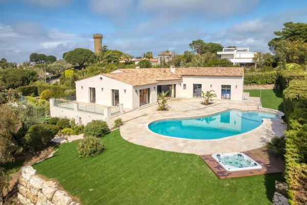 På billedet ses objektet REF 2144 - Cannes Californie- Villa for rent beliggende i byen Cannes.