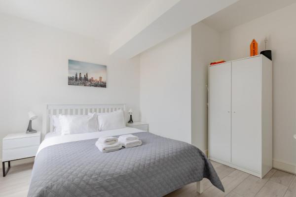 Sleek Studio Style Flat near City of London, London