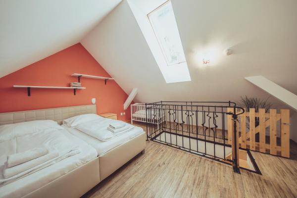 På billedet ses objektet Hotel Hospodářský dvůr Bohuslavice beliggende i byen Telč.