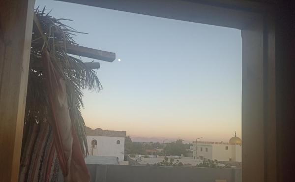 A la foto es mostra l'objecte Blue Jewel situat a la ciutat de Dahab.