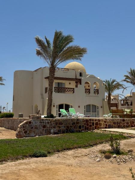 På billedet ses objektet Logement entier villa Marsa Alam, Égypte beliggende i byen El Qoseir.