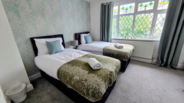 写真にはウォルヴァーハンプトン市にあるModern & Fully Equipped Home - Ideal for Long-Term Staysが写っています。