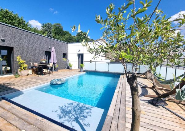 A la foto es mostra l'objecte La Velaysienne 5 étoiles piscine,sauna, jacuzzi situat a la ciutat de Le Monteil.