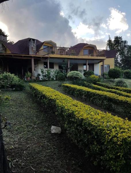 The photo shows the Hermosa Cabaña en Samaipata located in the city of Samaipata.