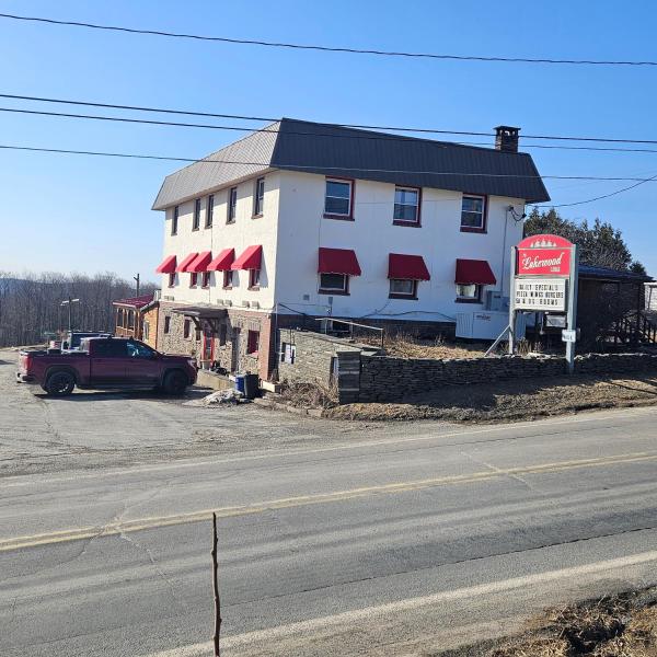 Nella foto è visibile l'oggetto Lakewood Lodge & Restaurant situato nella città di Equinunk.