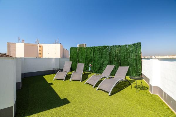 Na zdjęciu widoczny jest obiekt Holidays2Malaga Suites położony w mieście Malaga.