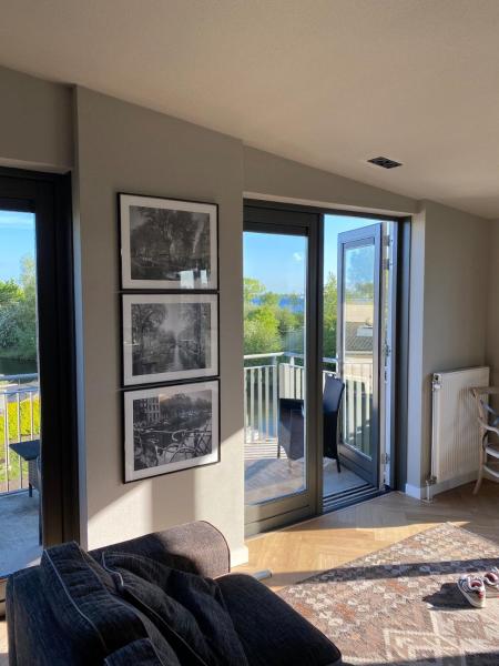 På billedet ses objektet Tip! Luxury waterfront penthouse beliggende i byen Vinkeveen.