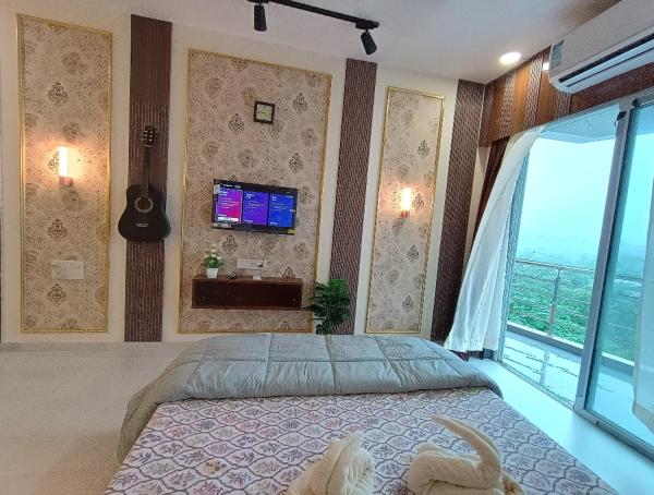 A la foto es mostra l'objecte Glorious Studio Hill view with pvt Balcony Karjat situat a la ciutat de Bhimashankar.