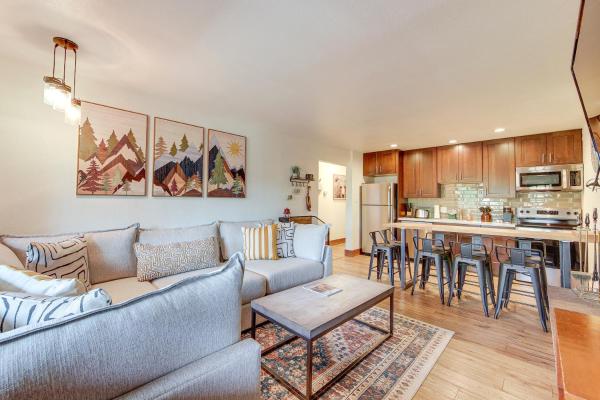 Dine, Shop & Shuttle To Resort: Winter Park Haven! - Winter Park, CO