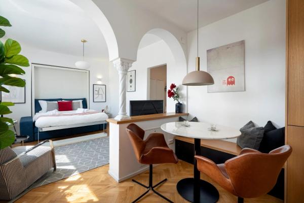 A la foto es mostra l'objecte Classic Top-Floor Studio in the Historic Center with Views situat a la ciutat de Bucarest.