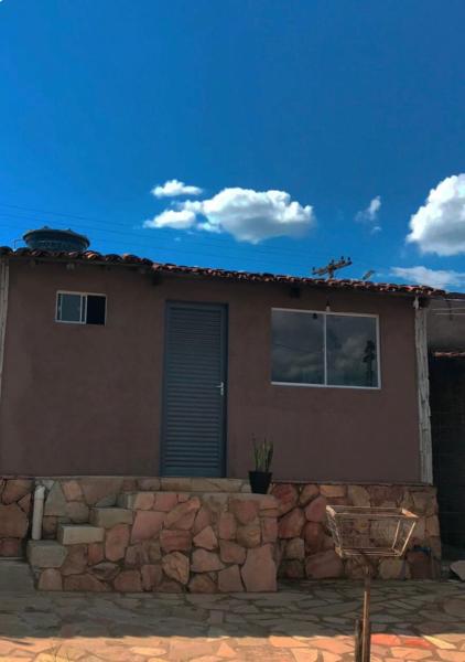 A la foto es mostra l'objecte Flat Apollo situat a la ciutat de Pirenópolis.