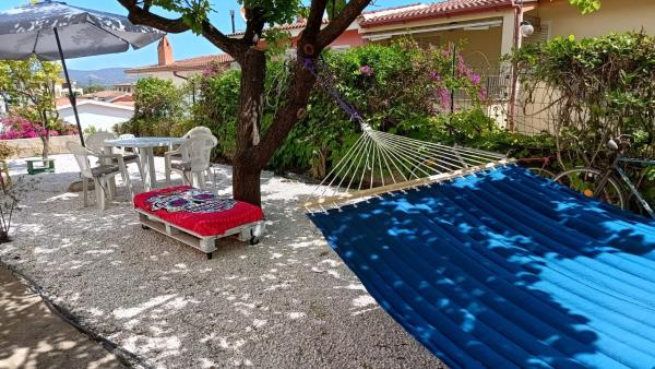 Na zdjęciu widoczny jest obiekt Casa Vacanze Sotgiu położony w mieście Posada.