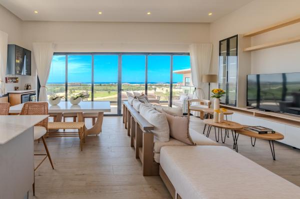 På billedet ses objektet New! Luxury PH with Pool Golf & Ocean Views beliggende i byen Punta Cana.