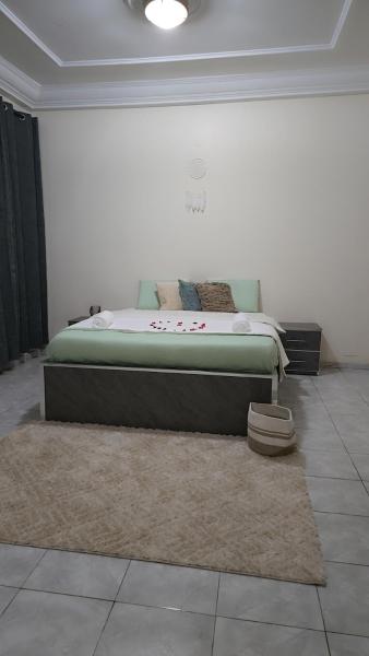 A la foto es mostra l'objecte Chambre meublée situat a la ciutat de Dakar.
