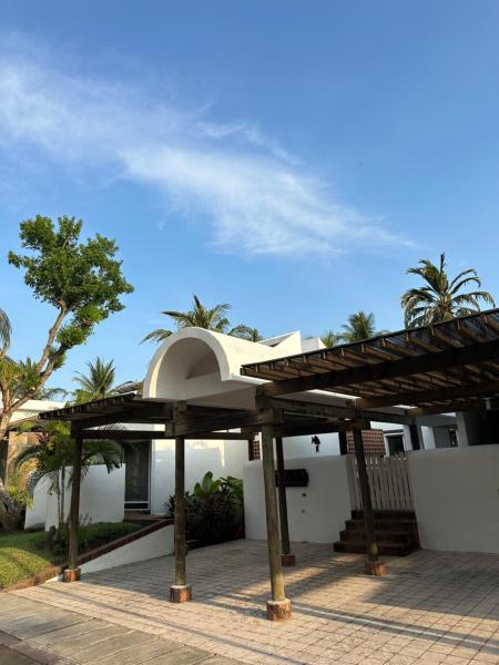 A la foto es mostra l'objecte Casa Blanca - Pacific All Seasons situat a la ciutat de Chulamar.