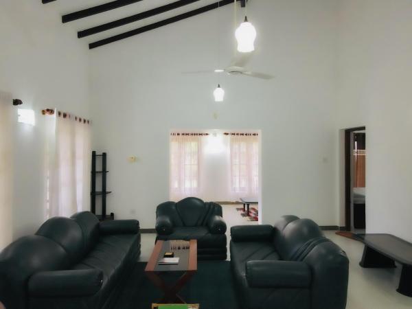 Στη φωτογραφία φαίνεται το αντικείμενο Andres Bungalow που βρίσκεται στην πόλη Deniyaya.