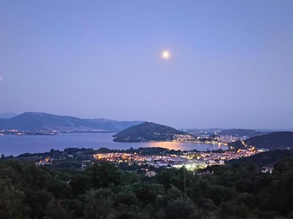 Στη φωτογραφία φαίνεται το αντικείμενο Guesthouse Vissinokipos - Biker Friendly - Motorradhotel που βρίσκεται στην πόλη Dhendrokhórion.