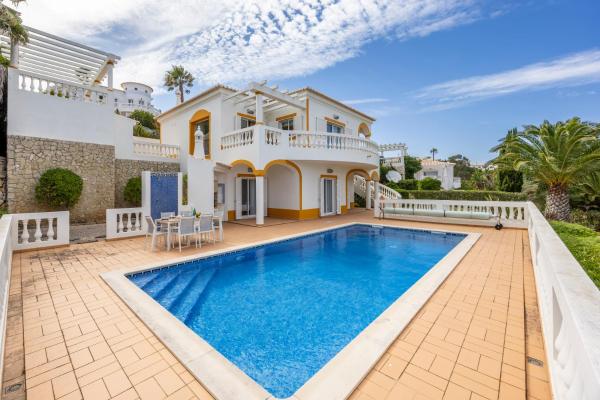 A la foto es mostra l'objecte Villa Ruby situat a la ciutat de Budens.