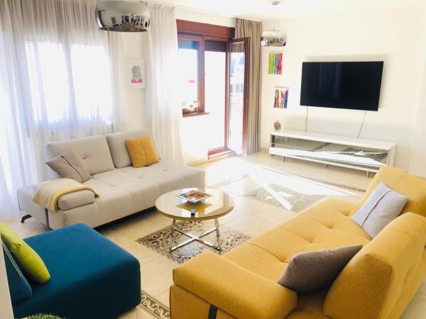 A la foto es mostra l'objecte Anatolia Luxury Seaview Residence situat a la ciutat de Bečići.