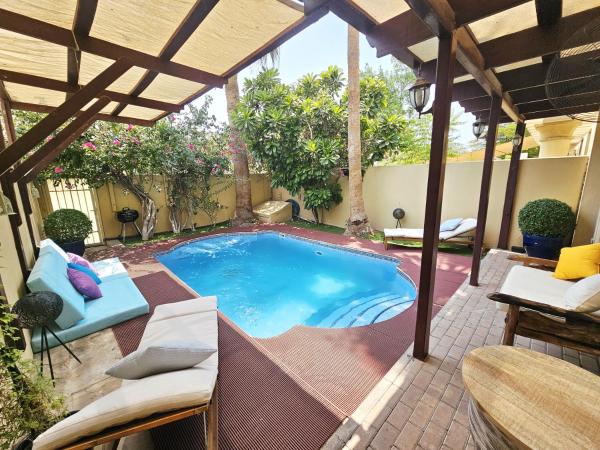 Na zdjęciu widoczny jest obiekt Relaxing Villa with Private Pool in The Springs - sleeps 5 położony w mieście Dubaj.