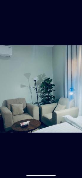 A la foto es mostra l'objecte استديو بسرير ماستر وجلسة جانبيه situat a la ciutat de Riad.